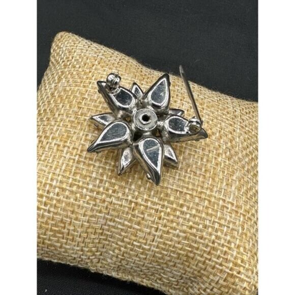 Vintage Rhinestone Starburst Brooch Pin Silver-Tone Clear Crystal Accent Jewelry - Picture 7 of 7